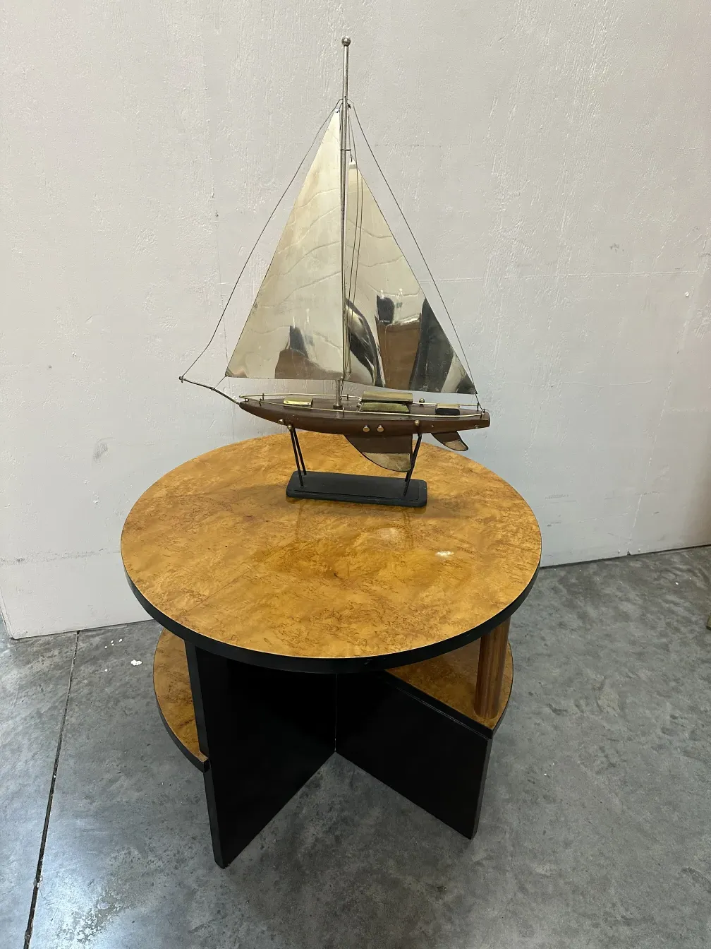 2 tavolini antichi con design art deco