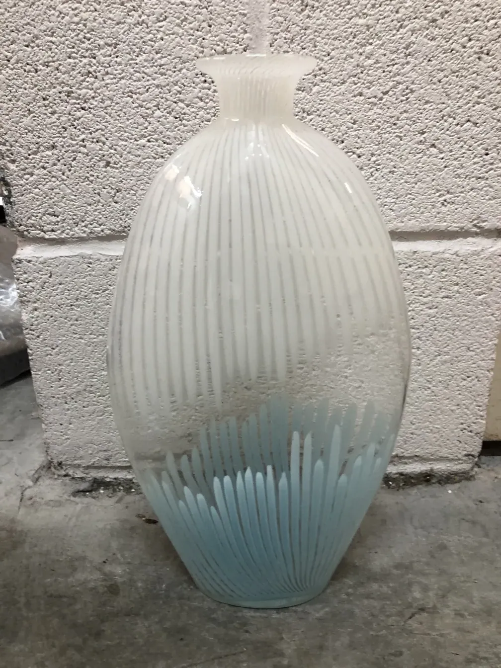 Deux vases anciens de Murano au design élégant
