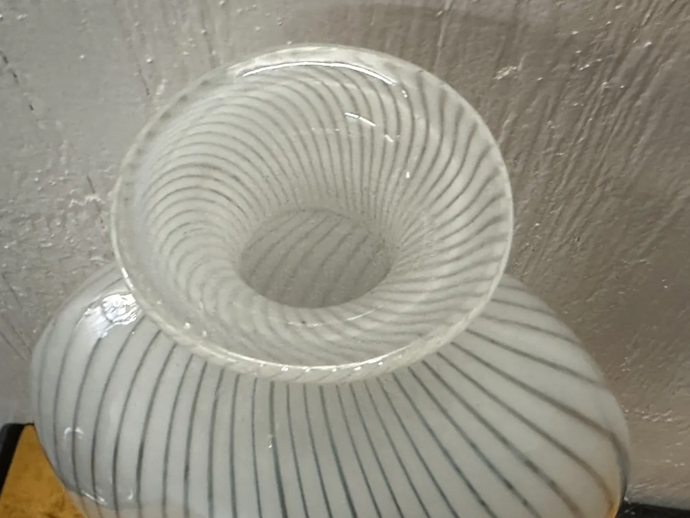 2 vaso antigo murano com padrões lineares claros