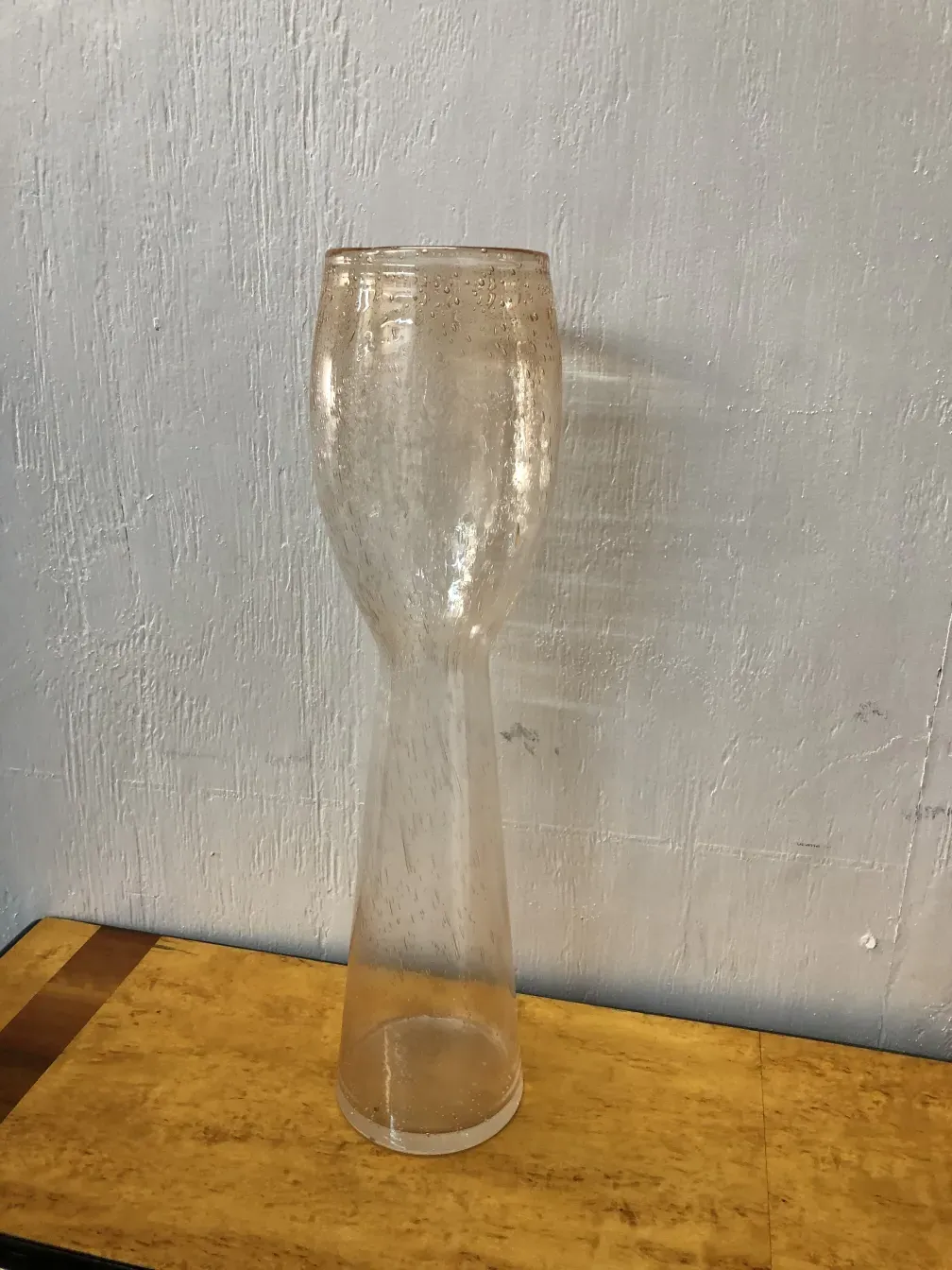 Dois vasos antigos de Murano, decorativos e elegantes.