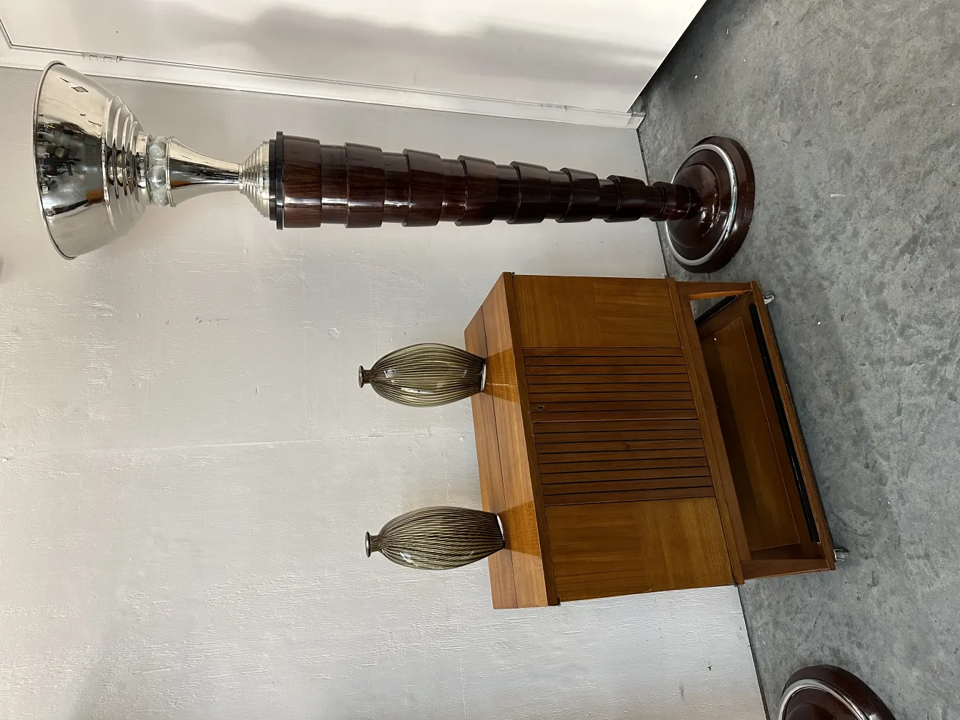 エレガントな古いムラーノ花瓶、優雅なデザイン。