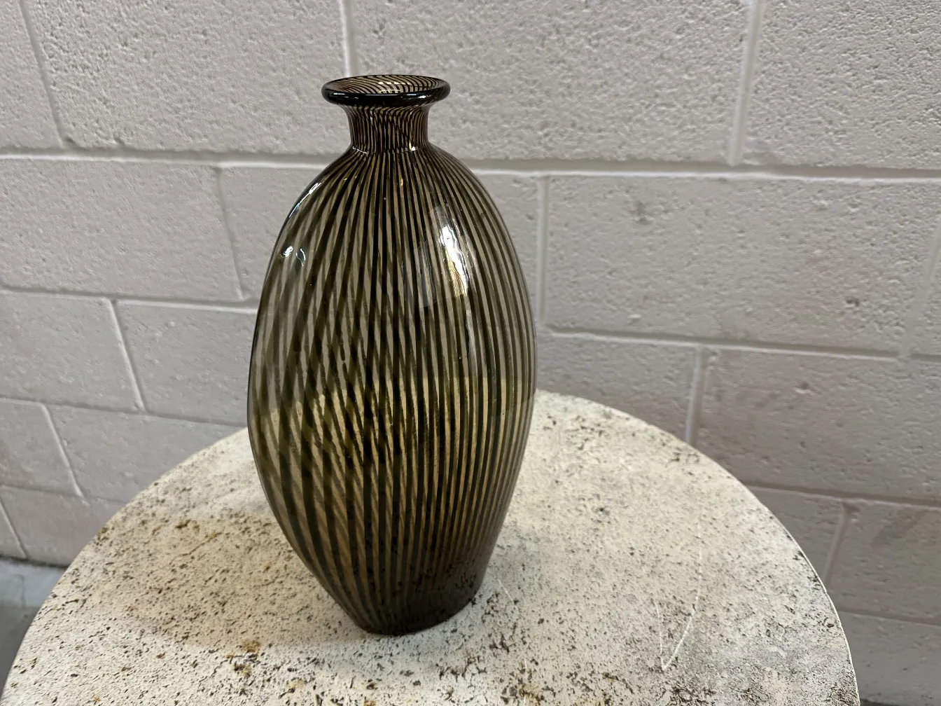 Dos florero antiguo de Murano con diseño elegante