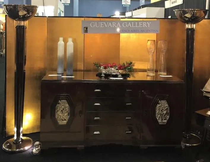 2 vasi antichi murano in un ambiente elegante