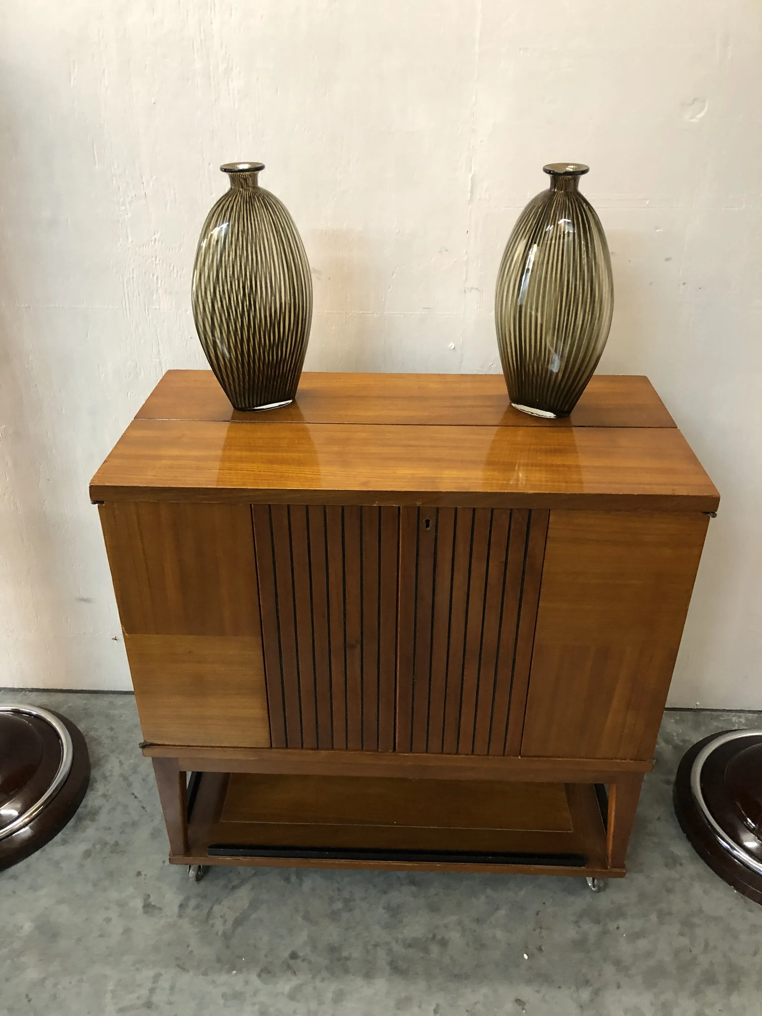 vase murano ancien avec forme élégante, objet de décoration