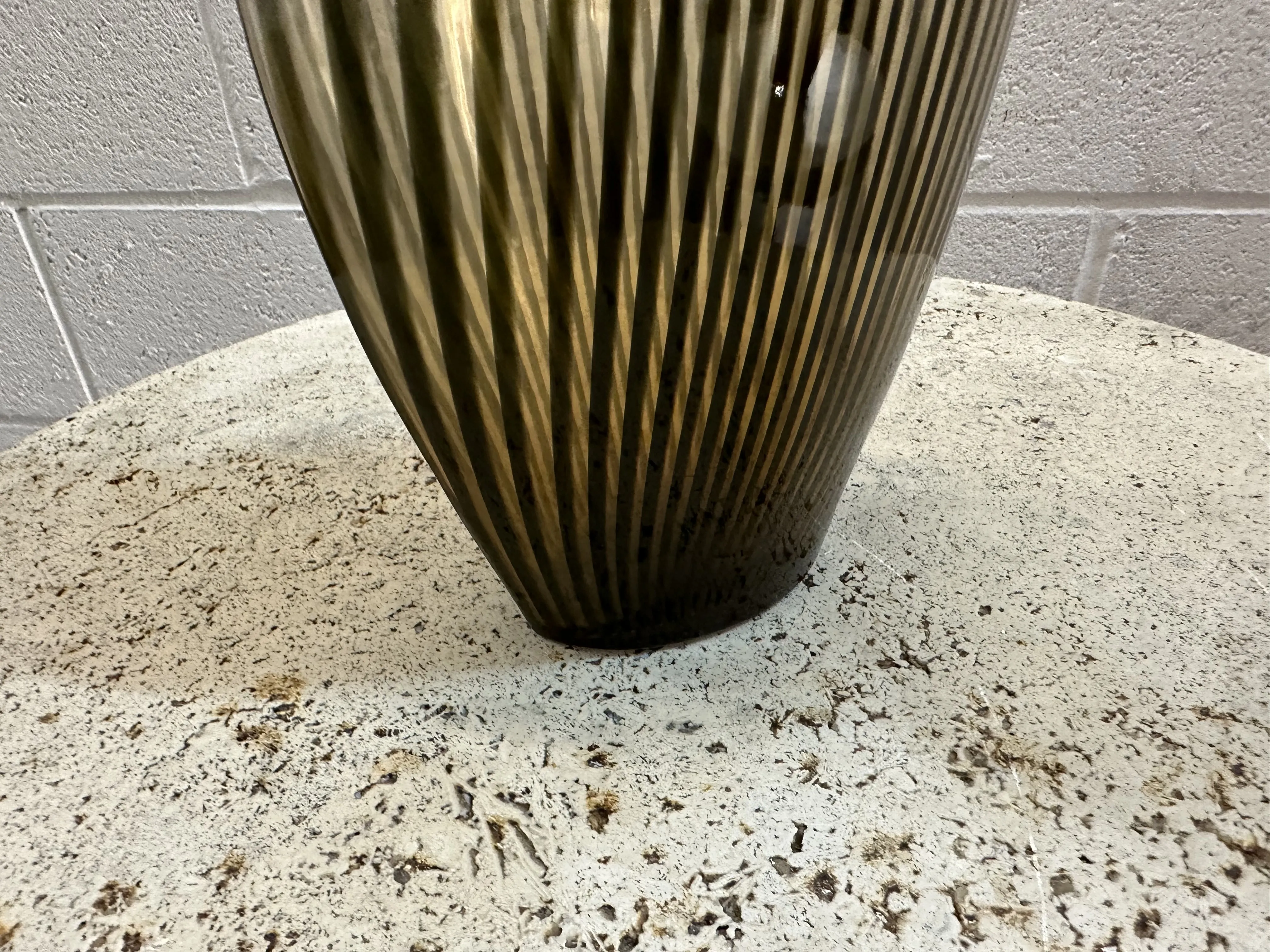 金色ストライプデザインのムラーノ花瓶