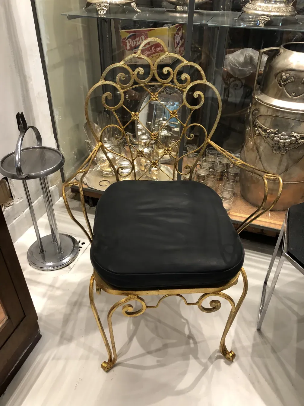 पुरानी 2 बगीचे की आरामकुर्सी सजावटी फ्रेम के साथ