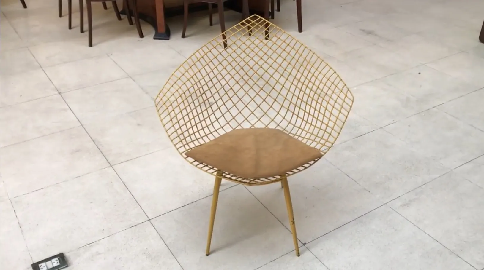 antike Gartenstühle mit elegantem, geschwungenem Design