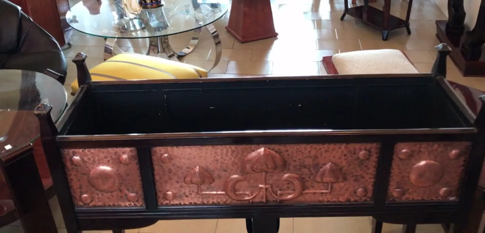 antico mobile dresuar decorativo, dettagli in rilievo