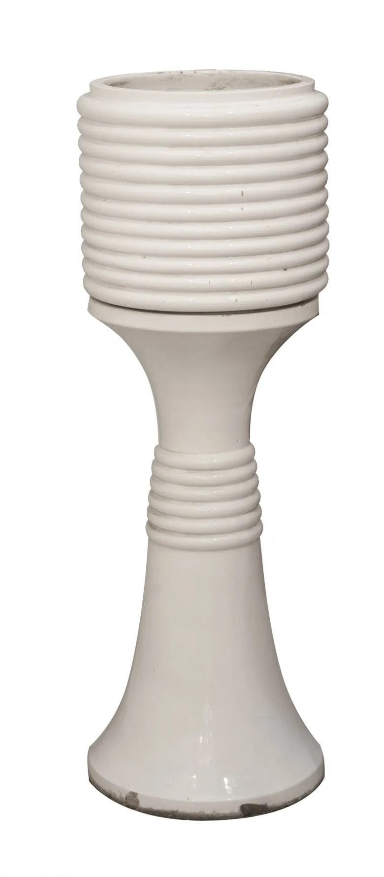 vaso di fiori antico con forma stilizzata e anelli decorativi