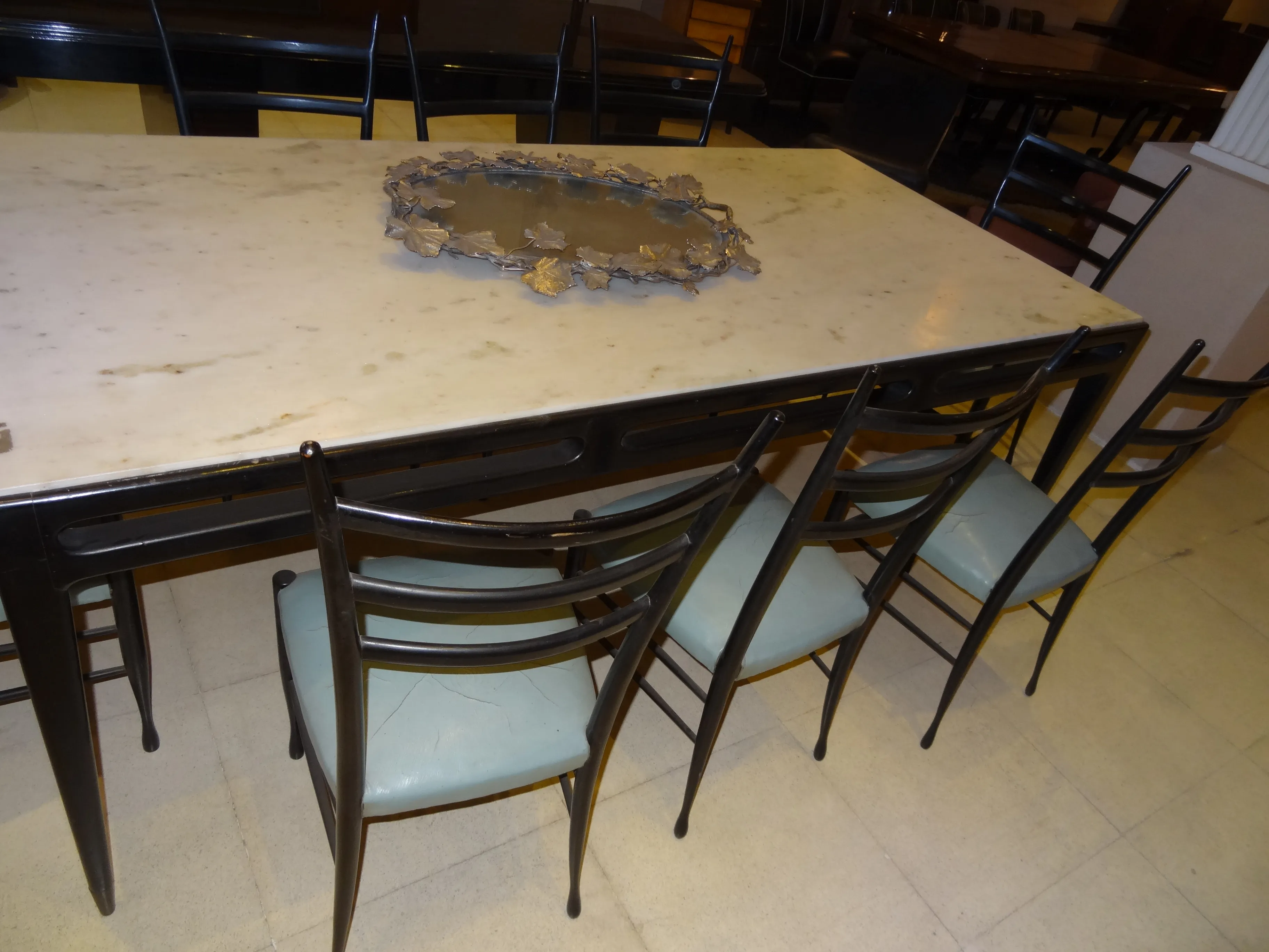 Table à manger ancienne de Gio Ponti pour huit personnes avec chaises