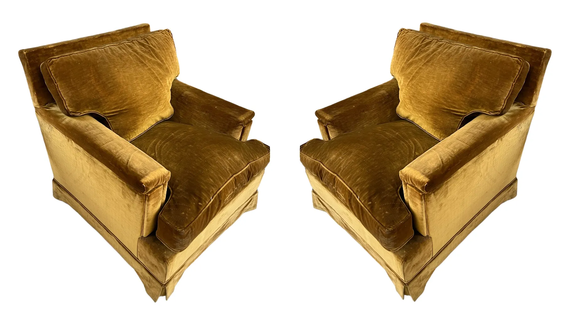 两张古董扶手椅，配有垫子，适合在经典环境中修复。