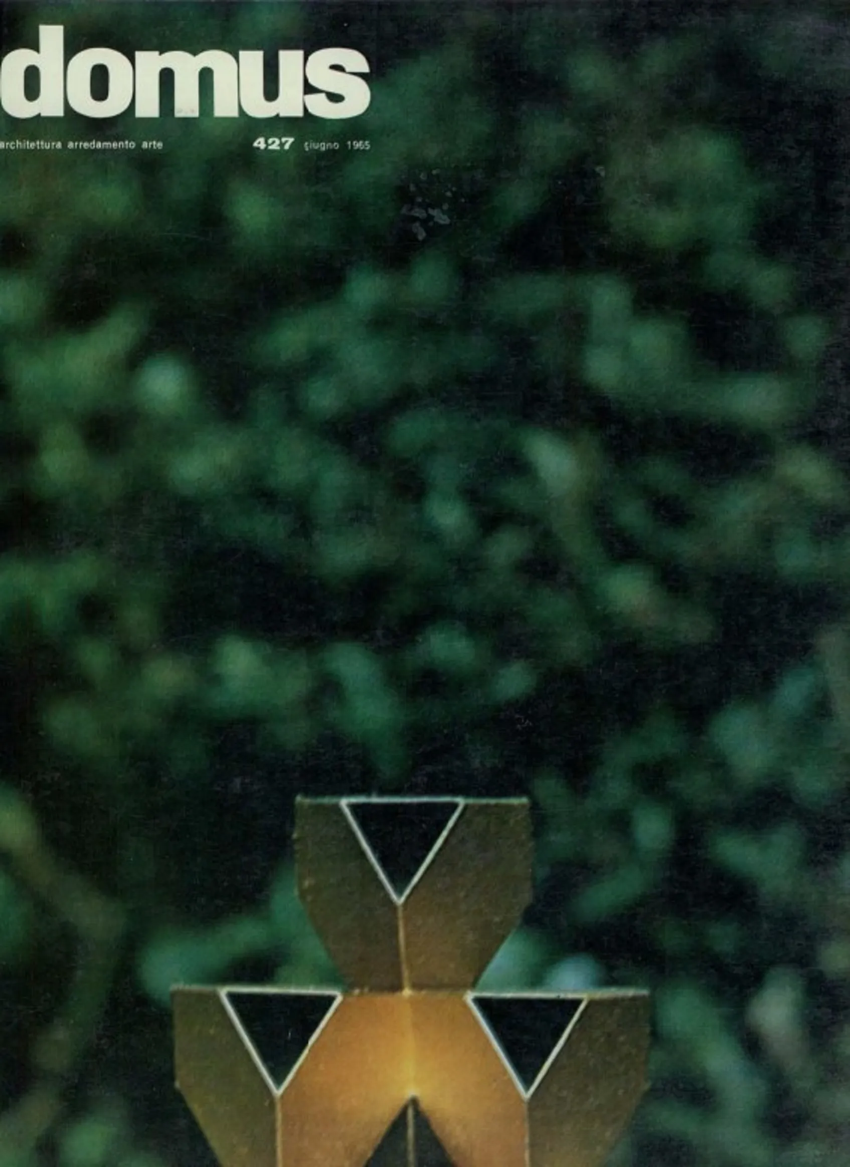 古董餐桌，适合8人，设计由Gio Ponti。