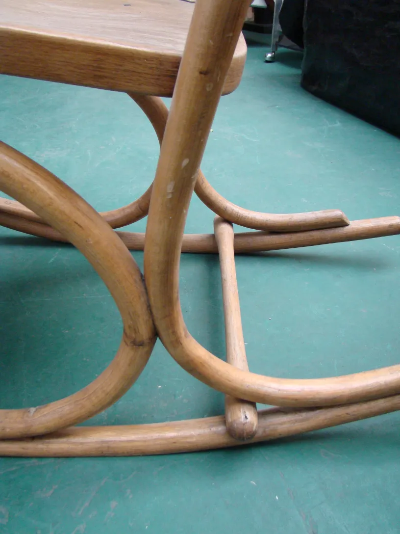 로렌츠 톤넷의 고전 해먹 의자, 곡선 디자인