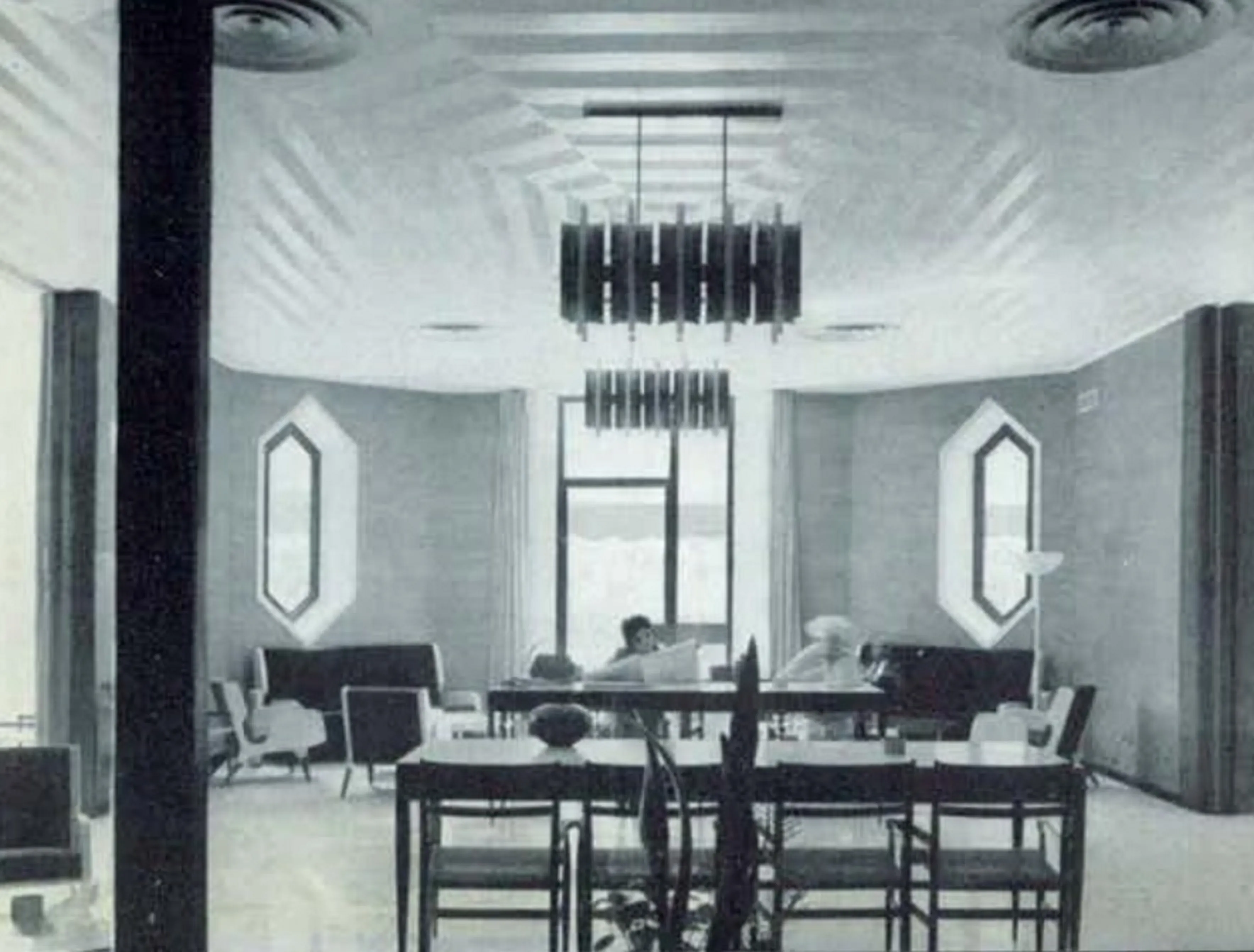 Tavolo da pranzo antico di Gio Ponti per 8 persone, stile elegante.