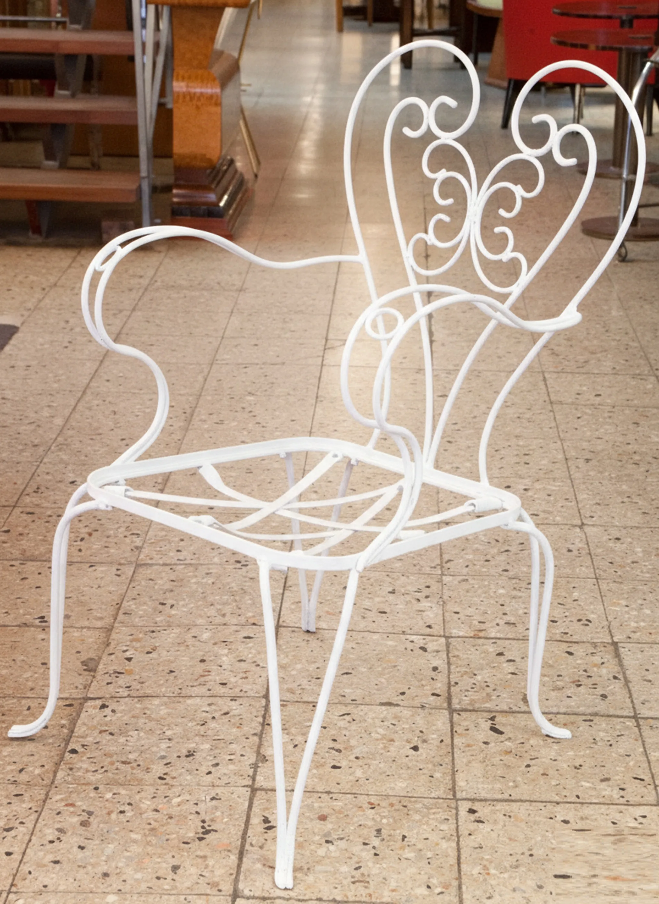 Poltrone da giardino antiche con schienale e gambe decorative