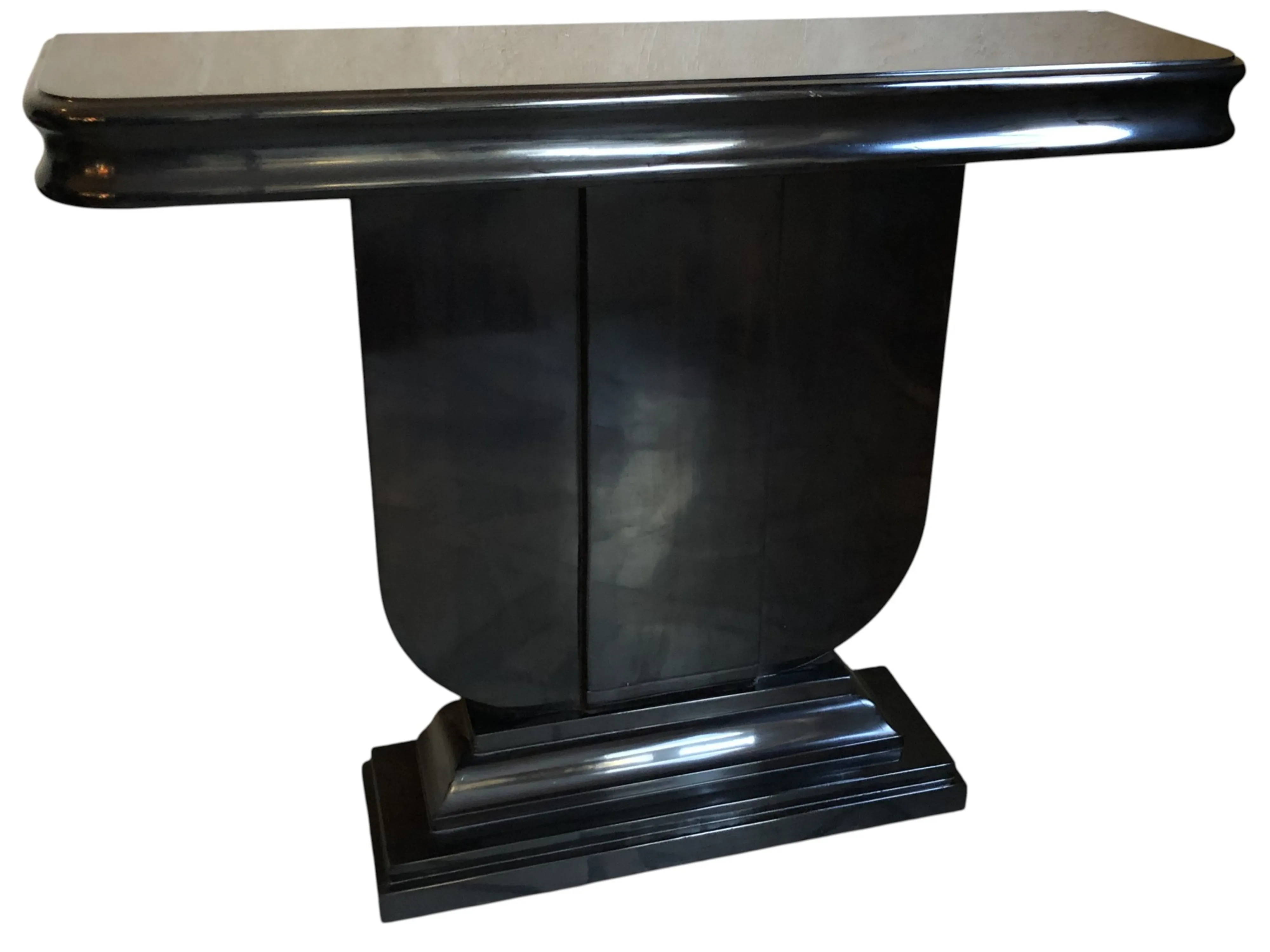 Duas consolas antigas decorativas, elegantes