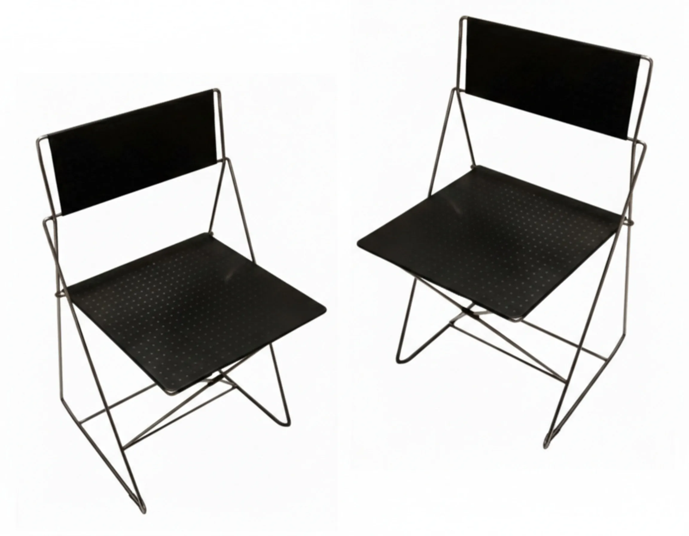 Set aus 2 antiken Stühlen mit elegantem und funktionalem Design vor einem sauberen Hintergrund.