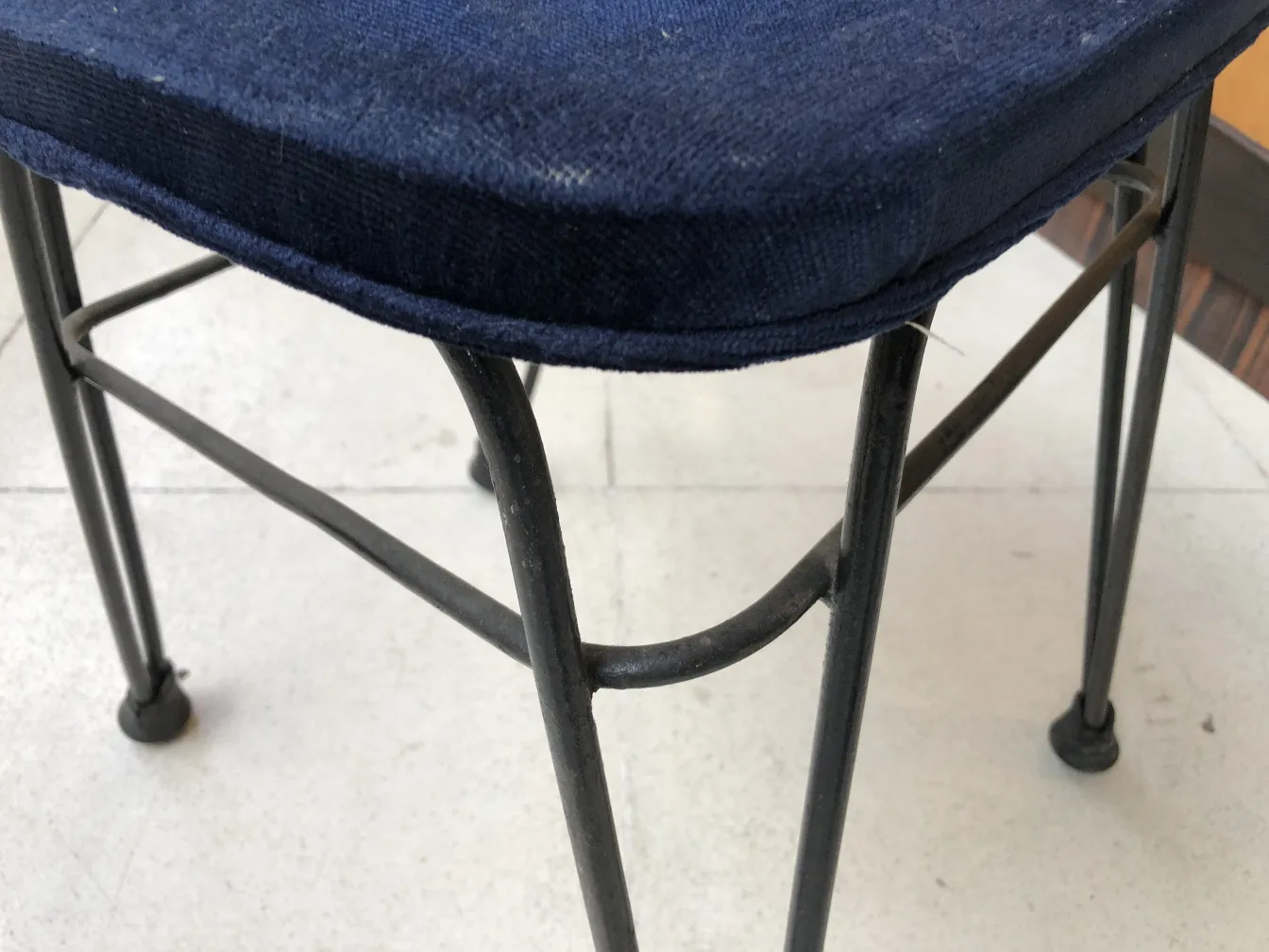 ancient chair with a dark blue background, simple details