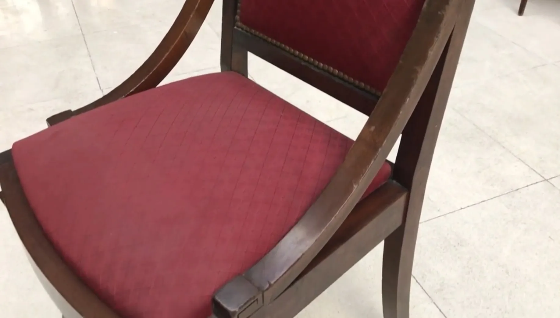 Set aus 6 antiken Stühlen mit roten Sitzflächen zum Restaurieren