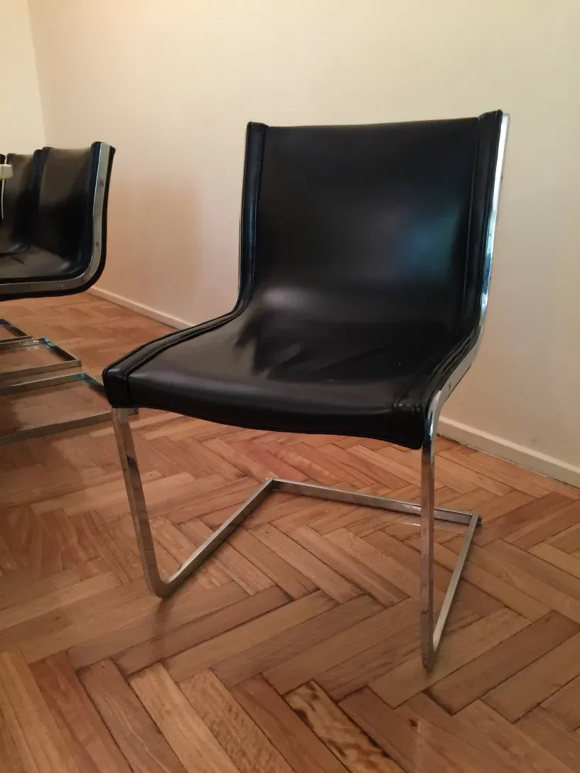 set di 10 sedie antiche da restaurare in un ambiente moderno