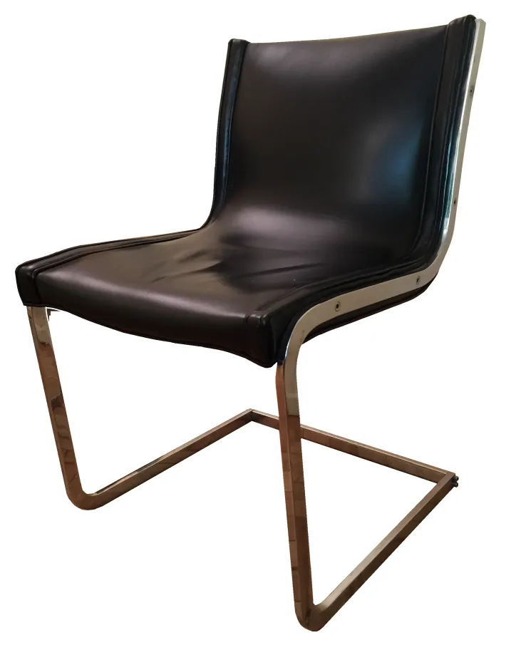 Set von 10 antiken Stühlen, schlichtes und elegantes Design.