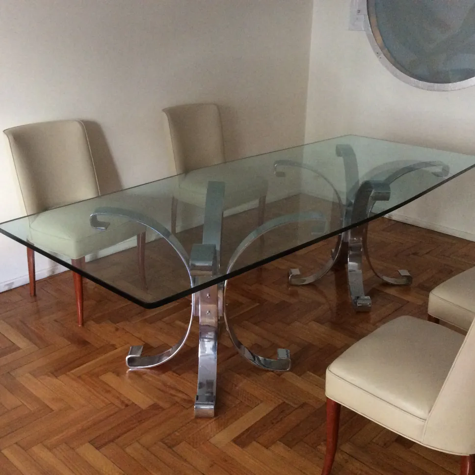 10 sillas antiguas en un entorno acogedor, estilo art deco