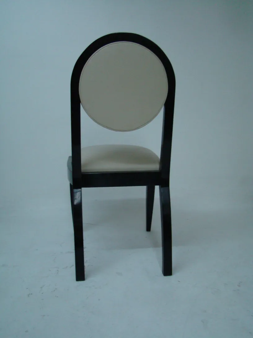 Задний вид 12 старинных стульев для реставрации с круглыми спинками