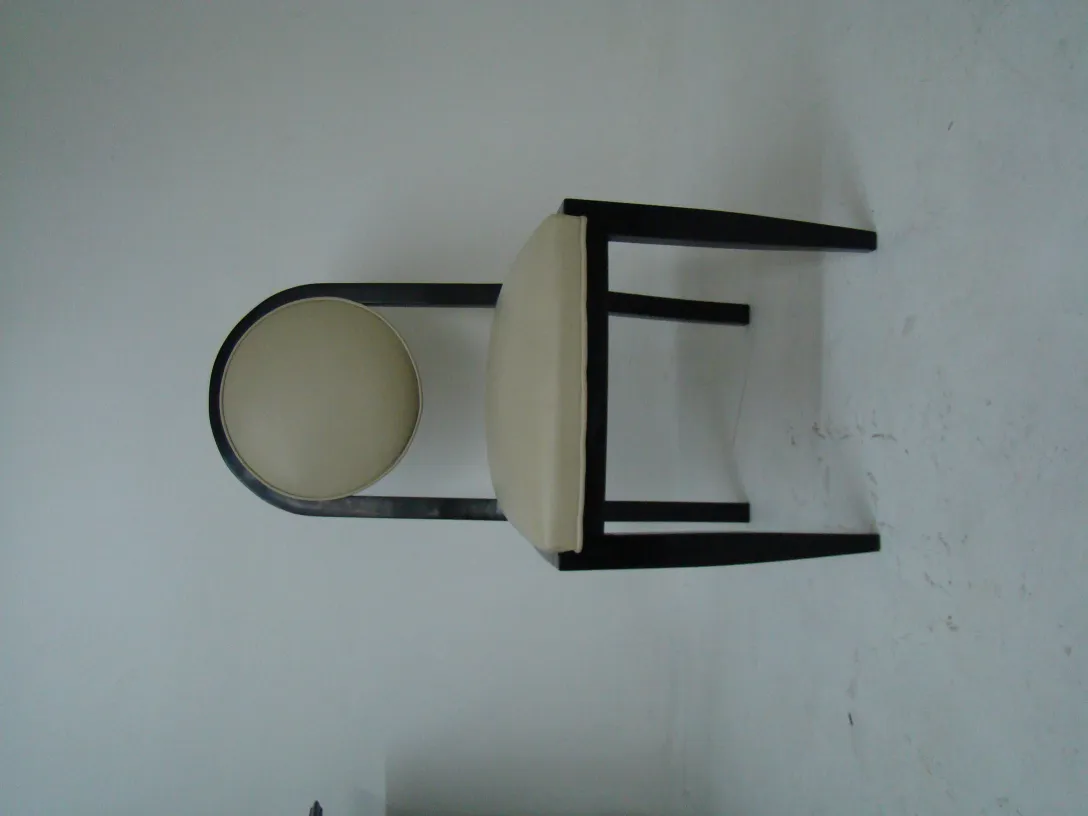 Gruppo di 12 sedie antiche con design circolare moderno