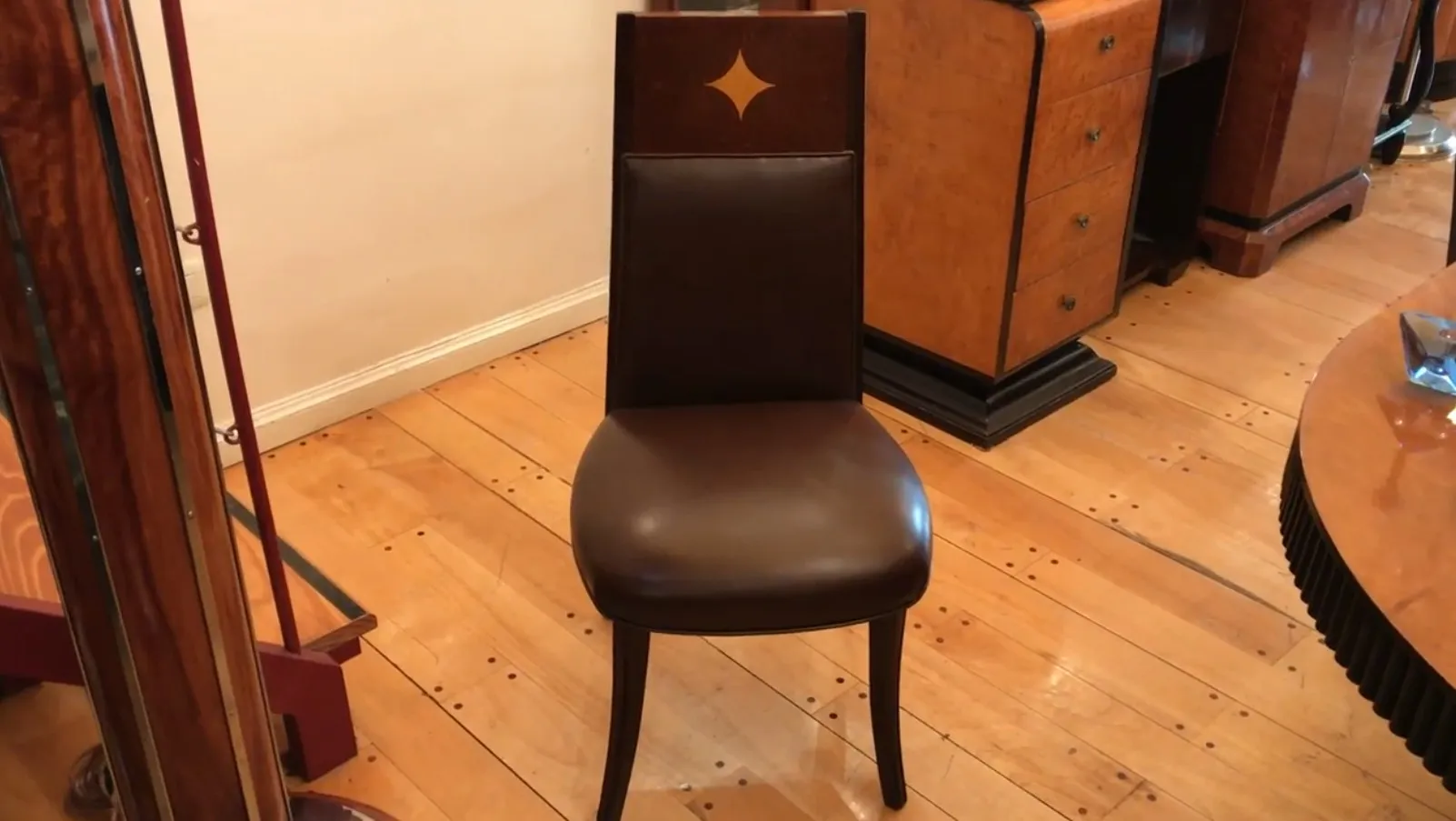 Twelve antique chairs for restoration, simple designs, with a stylish environment