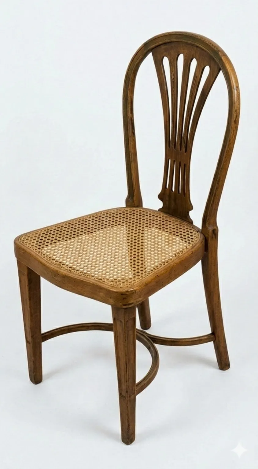 12 antike thonet-stühle mit klassischem design und geflochtenem sitz, zum restaurieren
