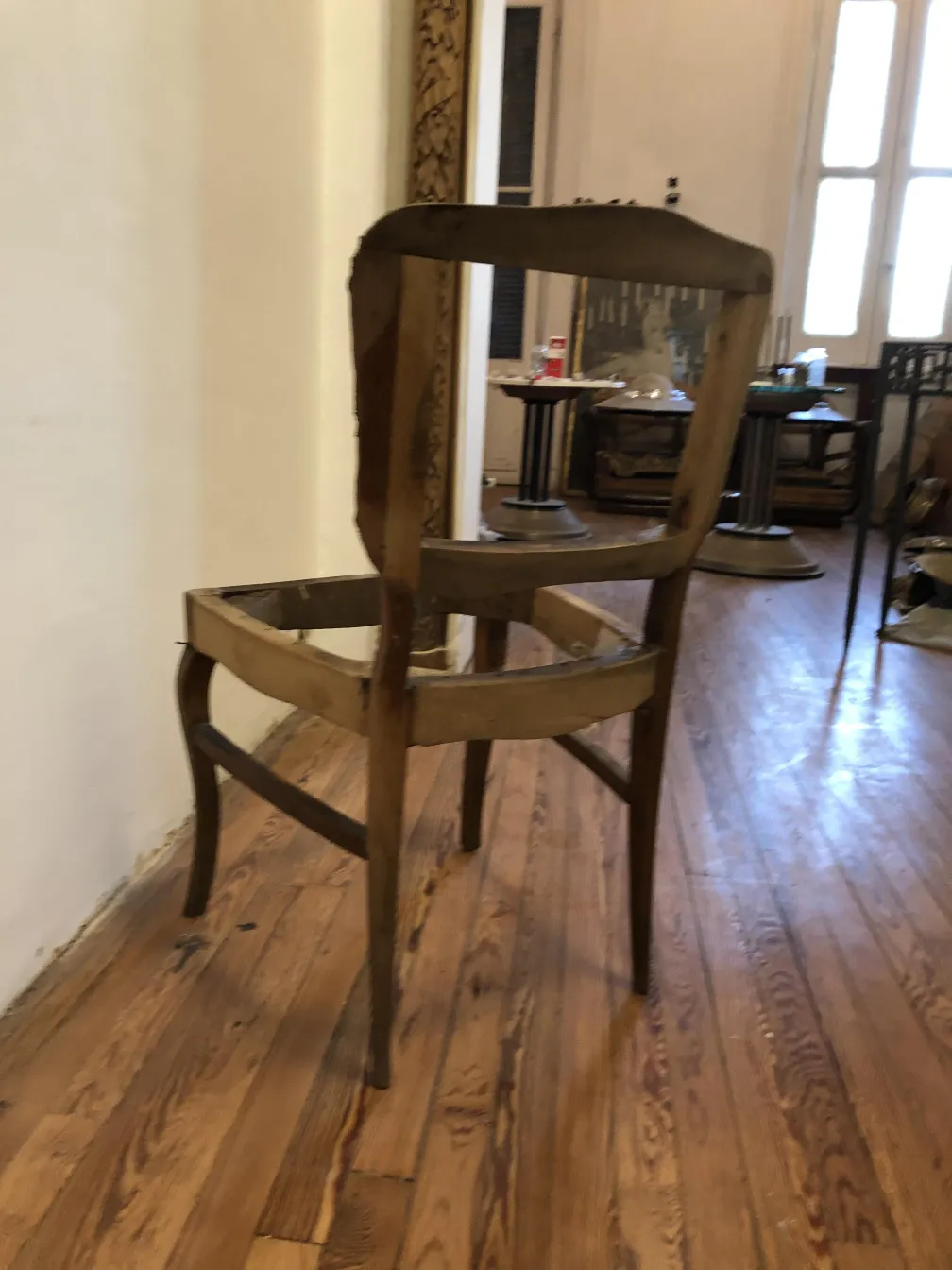 6 antique chairs to restore in a classic setting