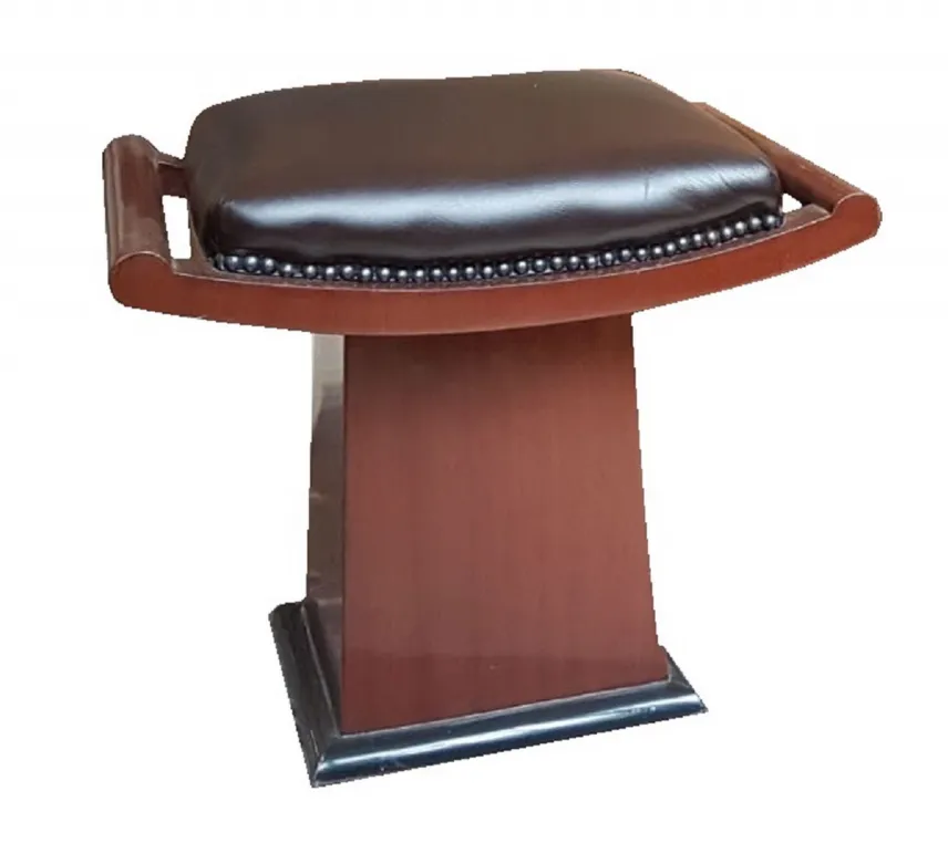 Banqueta antigua con un cómodo asiento negro, diseño elegante.