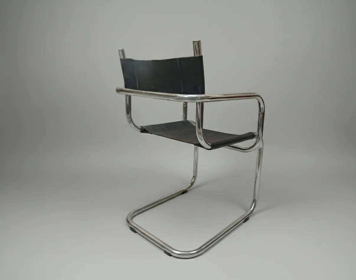 Set di 4 sedie antiche con design moderno