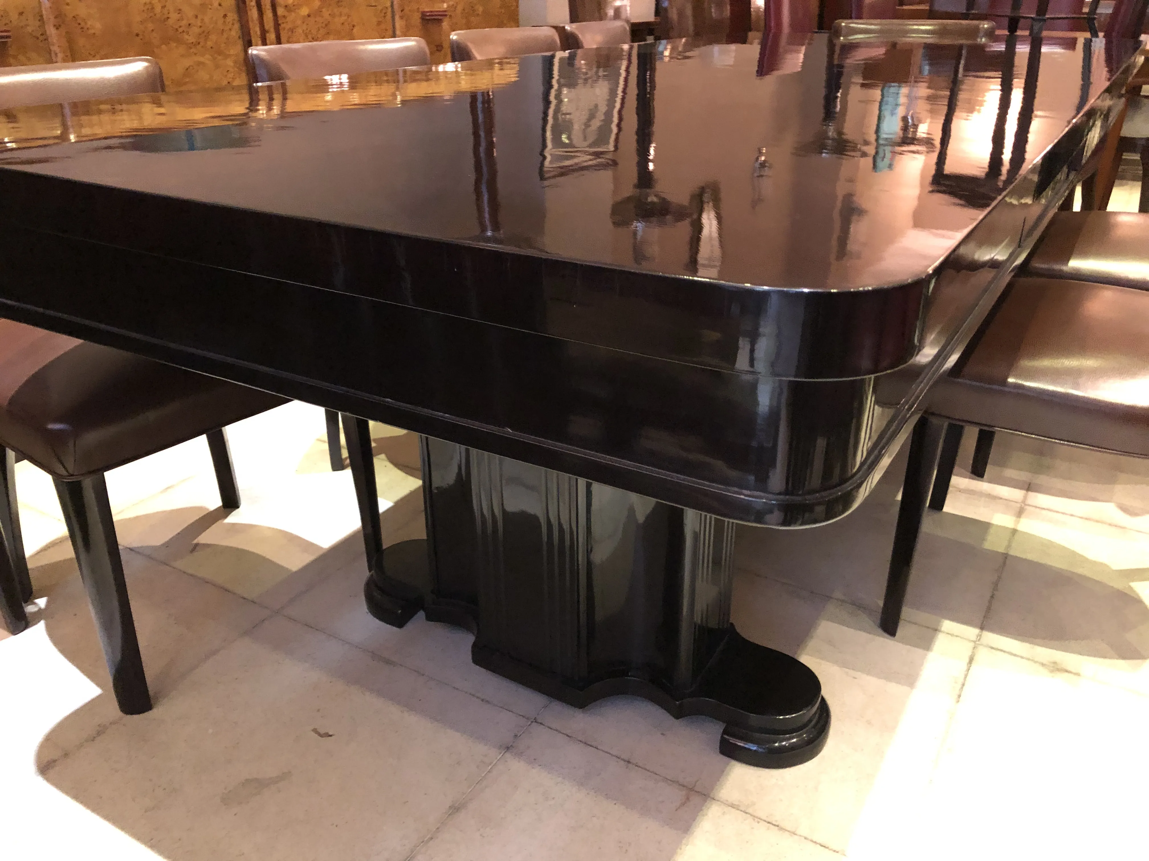 Antiker Esstisch im Art Deco-Stil für 10 Personen.