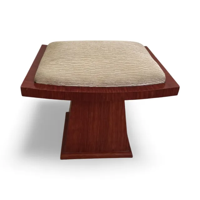 Banqueta contemporânea com design de almofada bege