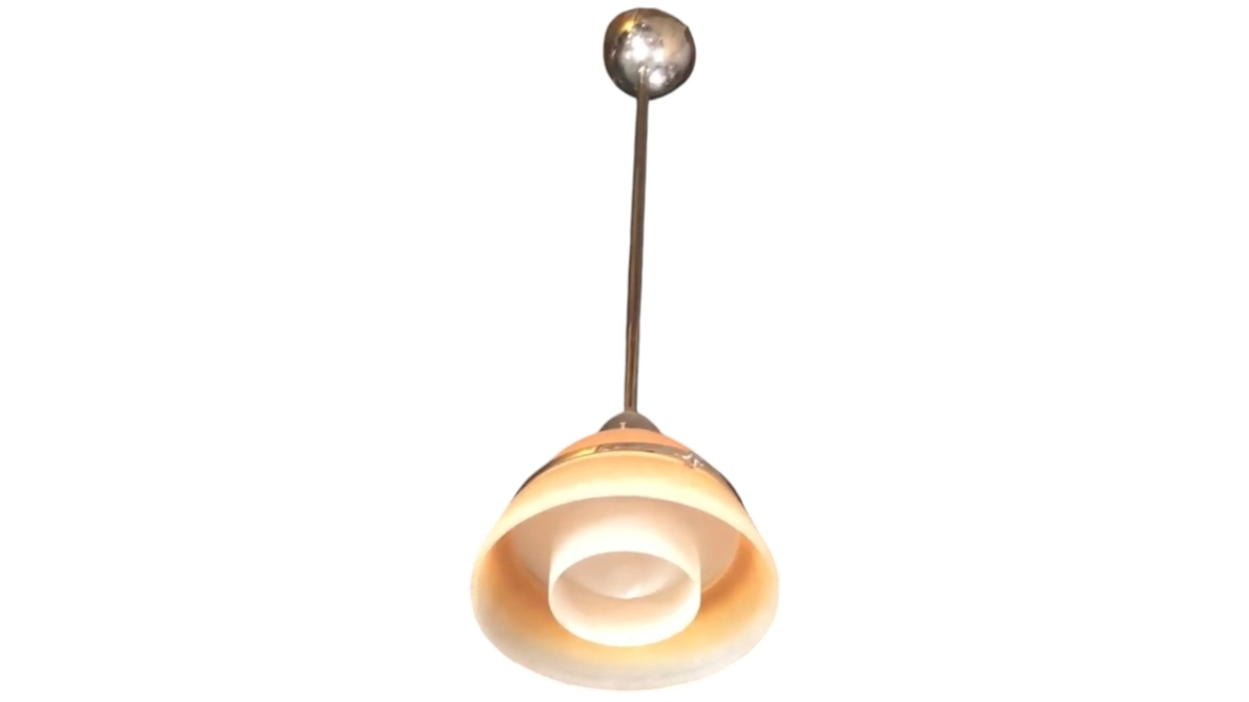 Antica lampada a sospensione con design unico in crema, perfetta per ambienti retro.