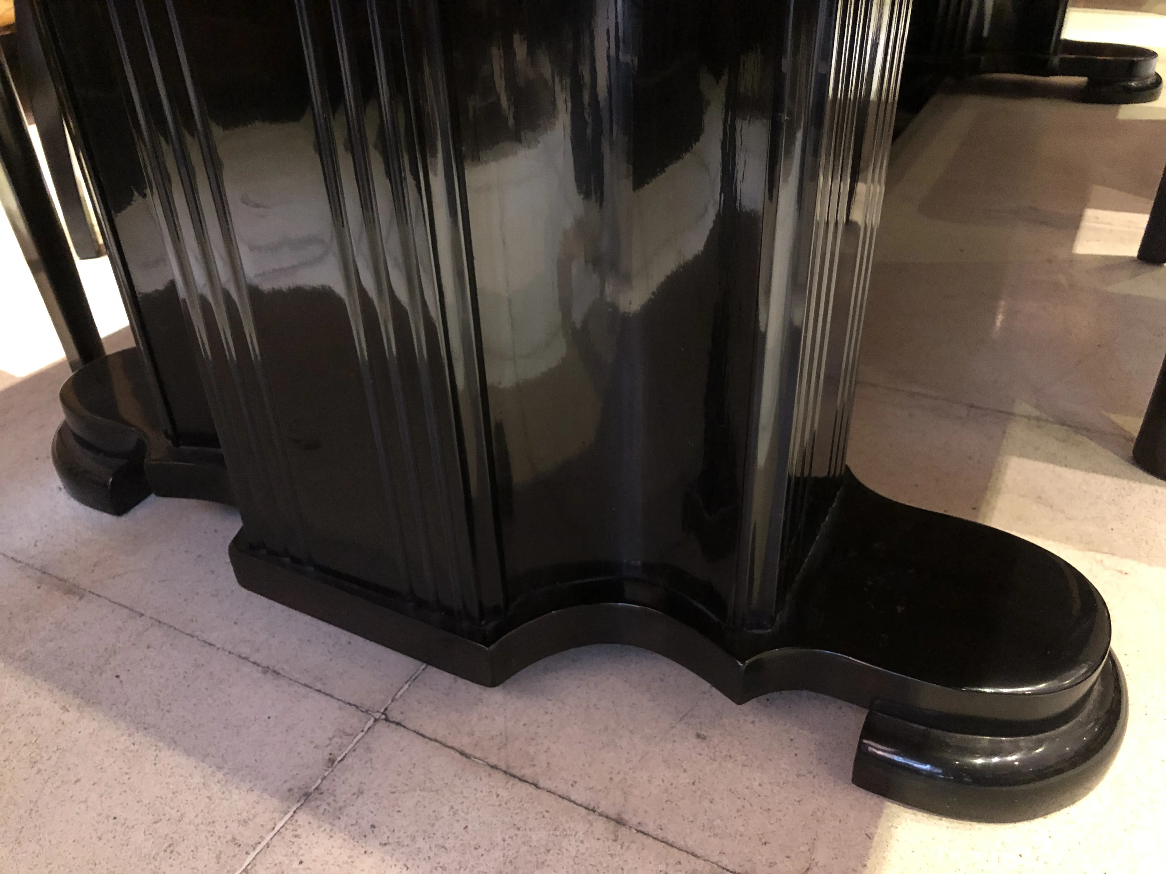 Mesa de jantar antiga no estilo Art Deco para 10 pessoas.