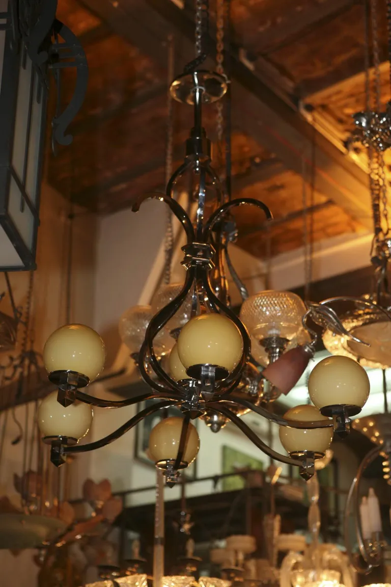 lampada a sospensione antica art deco con sfere gialle appese