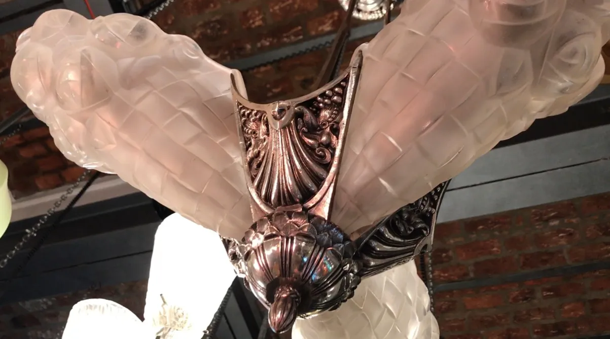 Lámpara de techo antigua Degue con diseño decorativo y forma elegantes.