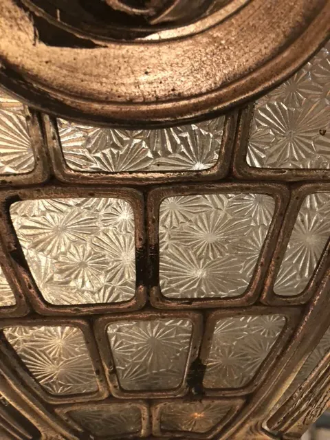 古董吊灯的麦金托什设计在黑暗的环境中