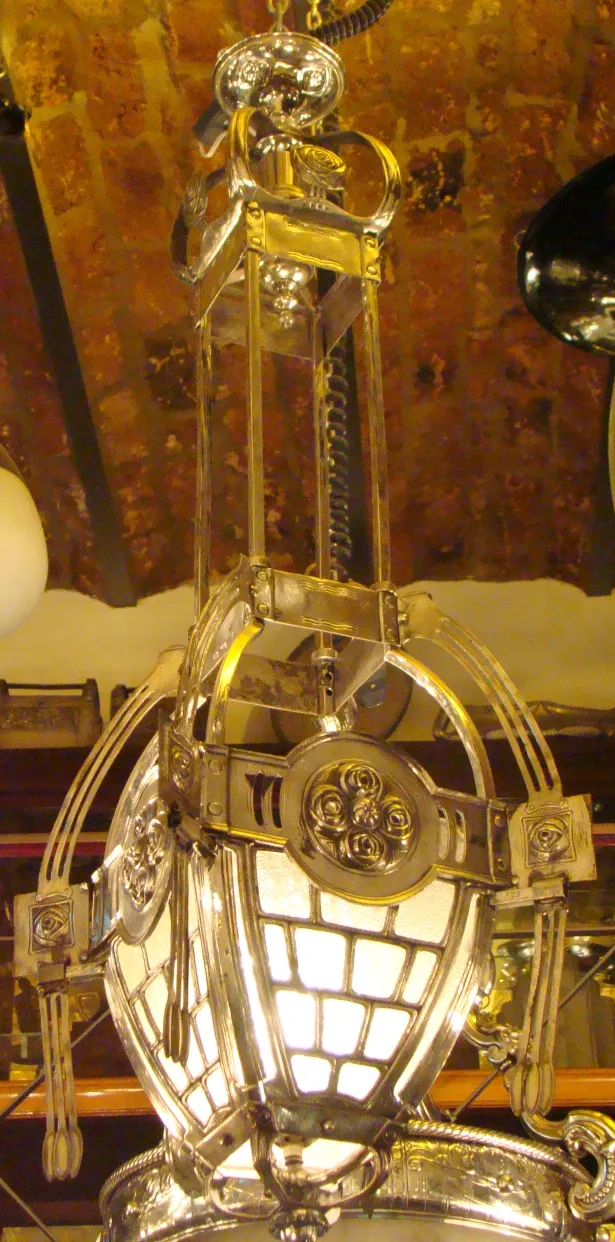 lampada a sospensione antica con design floreale elegante, Mackintosh