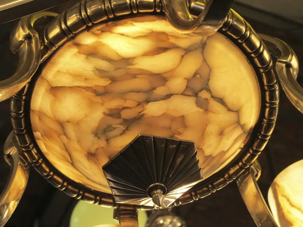 古董吊灯，艺术装饰风格，装饰细节