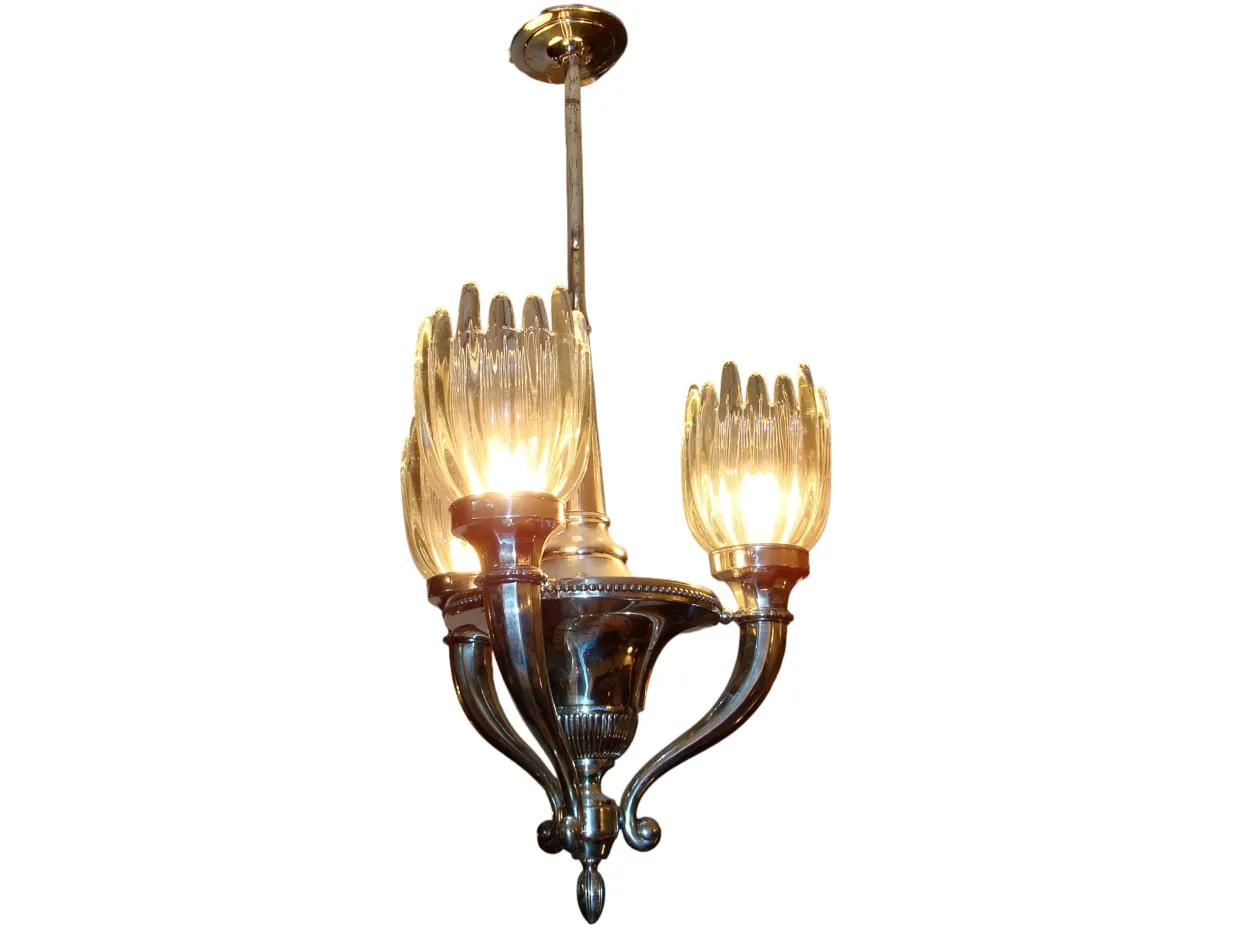 lampada a sospensione antica con luci brillanti in stile Art Deco, elegante e decorativa