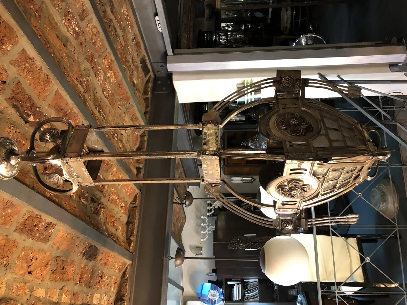 antike lampe mit elegantem design, perfekt für dekoration