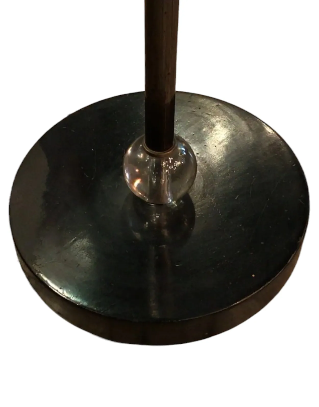 base de torchiere antique avec forme circulaire et détails