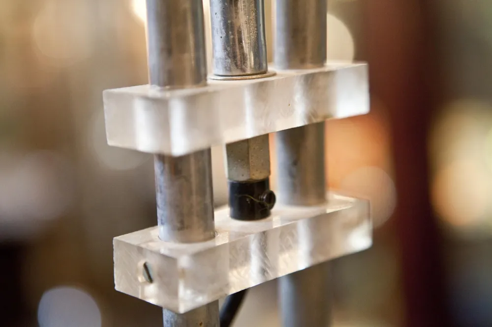 पुराना फर्श का दीपक आर्ट डेको डिजाइन, कोमल प्रकाश