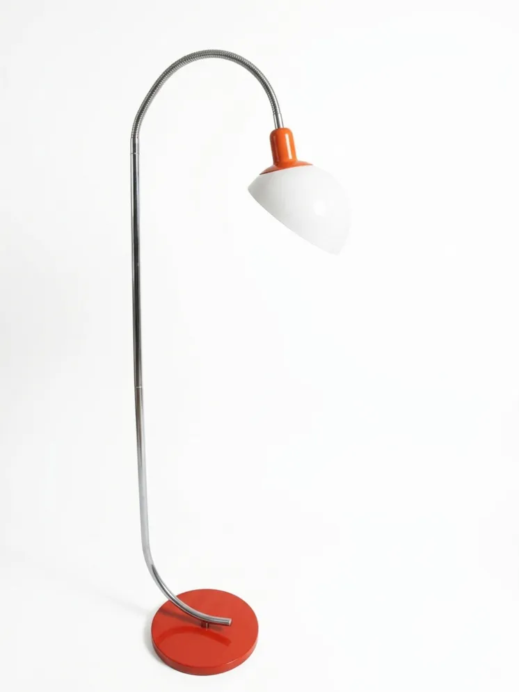 Lampada da terra antica con base rossa in stile Art Deco.