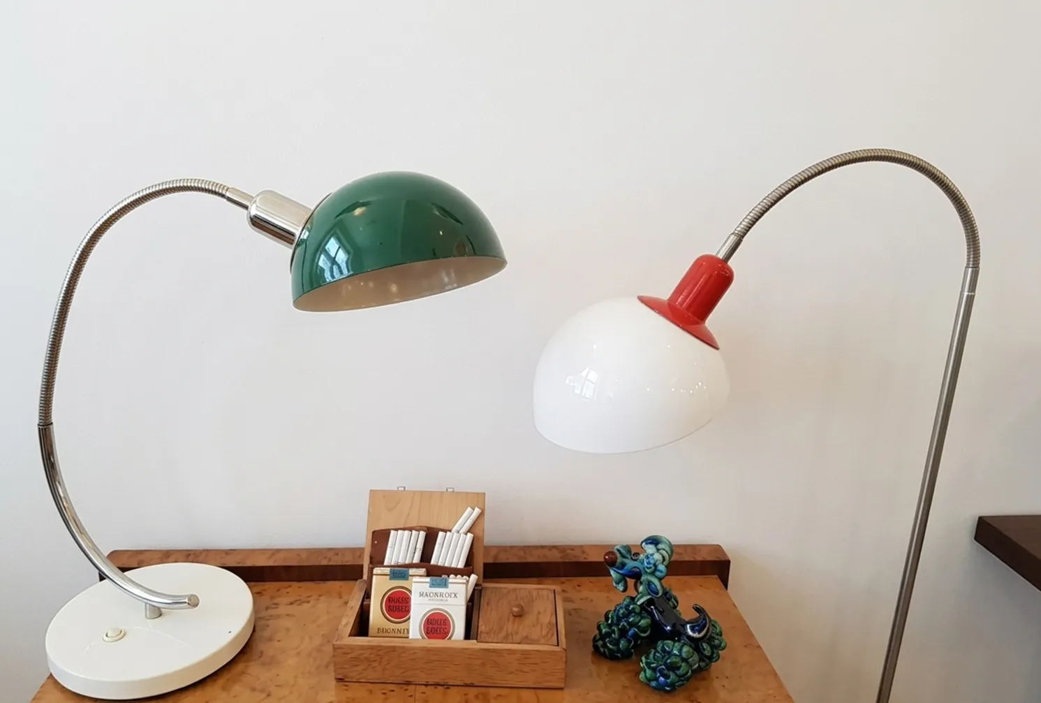 Antique floor lamp Art Deco style with elegant design and smooth shapes in a cozy setting.