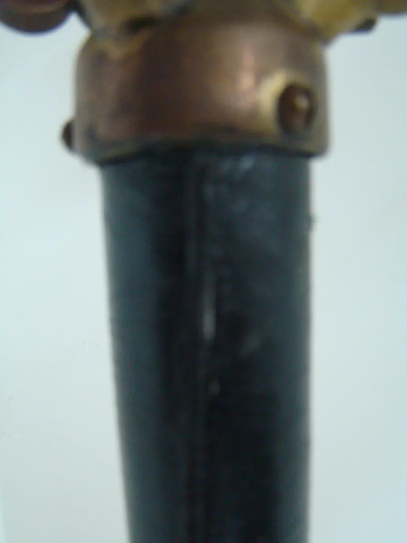 पुराना आर्ट डेको फर्श का दीपक, सजावट विवरण के साथ सुंदर डिजाइन।