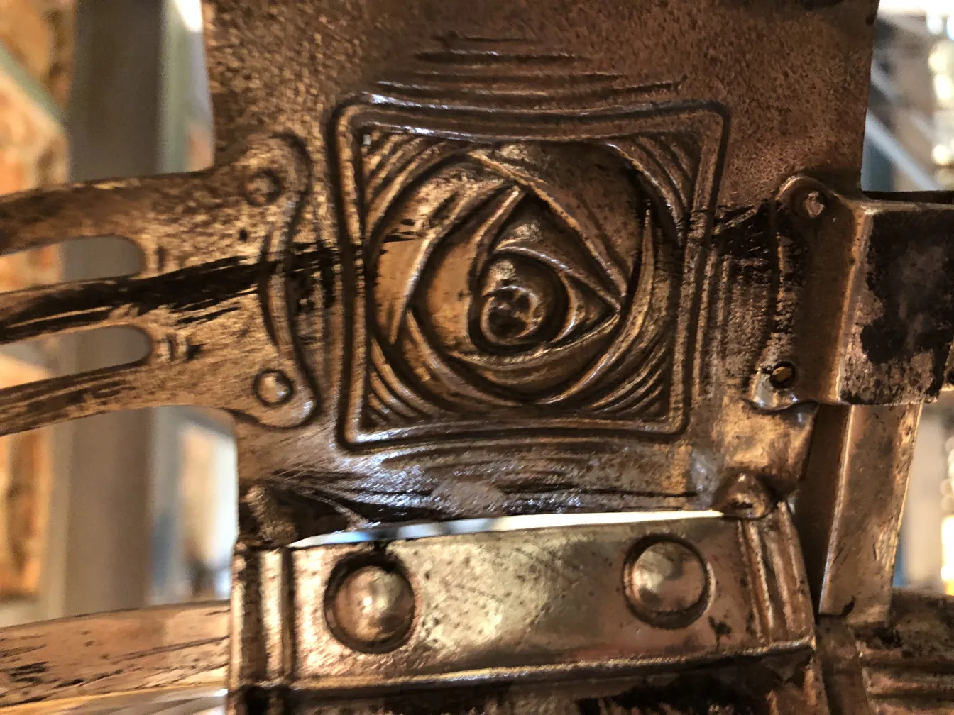 lanterna antica decorativa con un simbolo unico